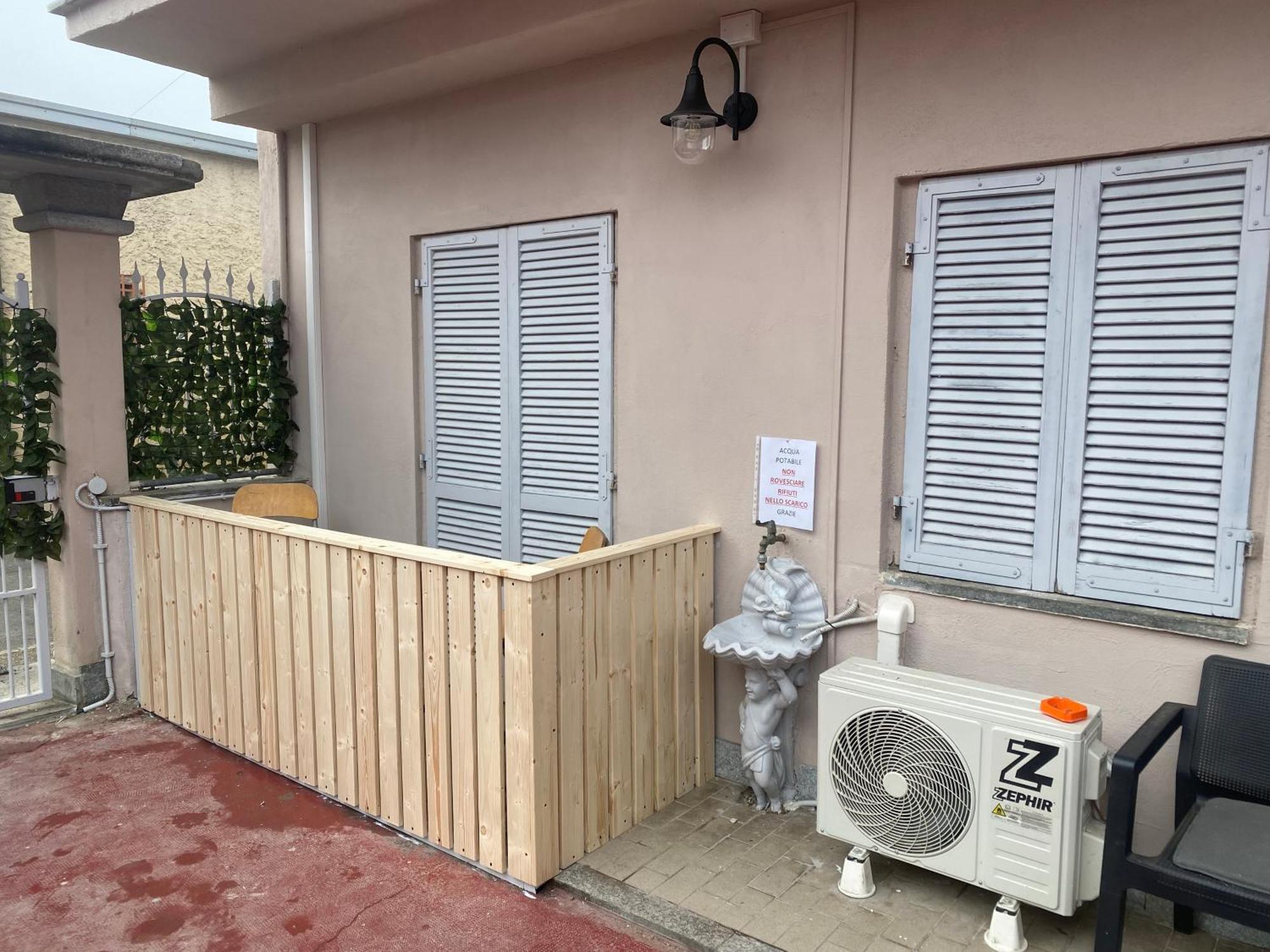 La Casa Di Cate & Adry Panzió Envie Kültér fotó