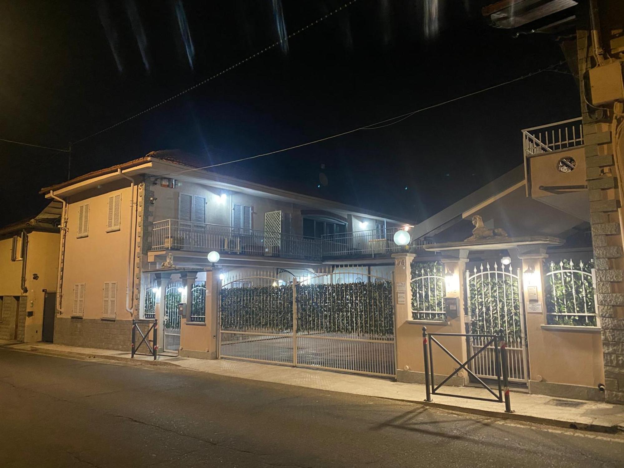 La Casa Di Cate & Adry Panzió Envie Kültér fotó